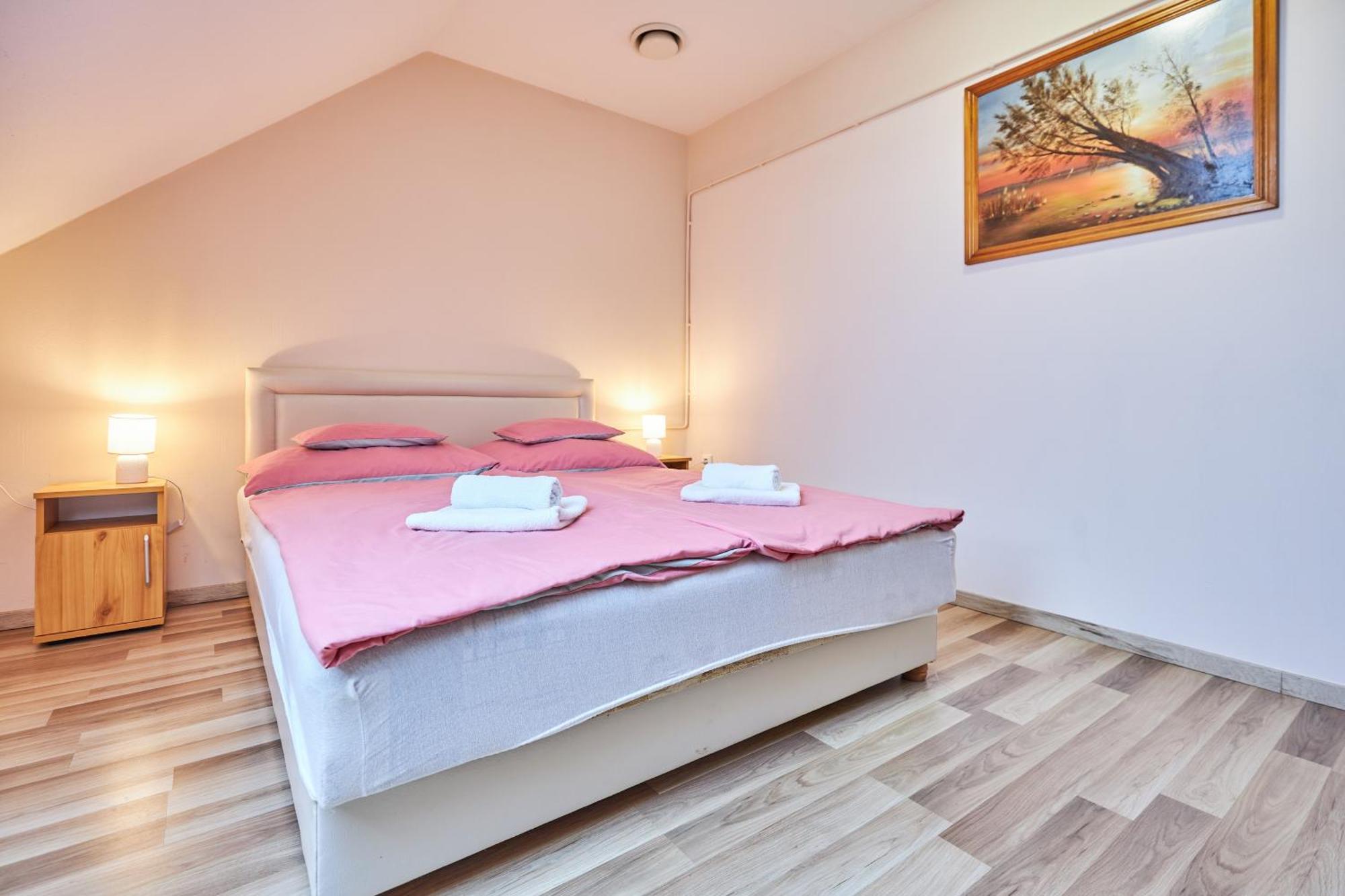 Ada Apartmanhaz Hajdúszoboszló المظهر الخارجي الصورة